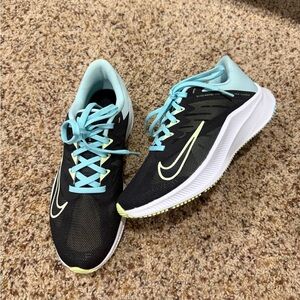 Nike Women's Black and Blue Athletic Shoes